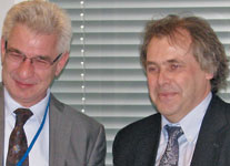 Stephan Neuburger (Krohne) and Jeroen Regtien (Shell) after signing the contract